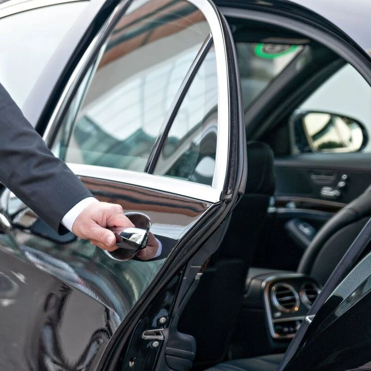 Corporate Limo Service Palm Beach, FL: Travel in Style and Comfort